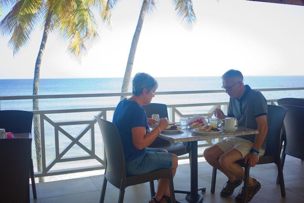 Tropikist Beach Hotel And Resort Crown Point Bagian luar foto