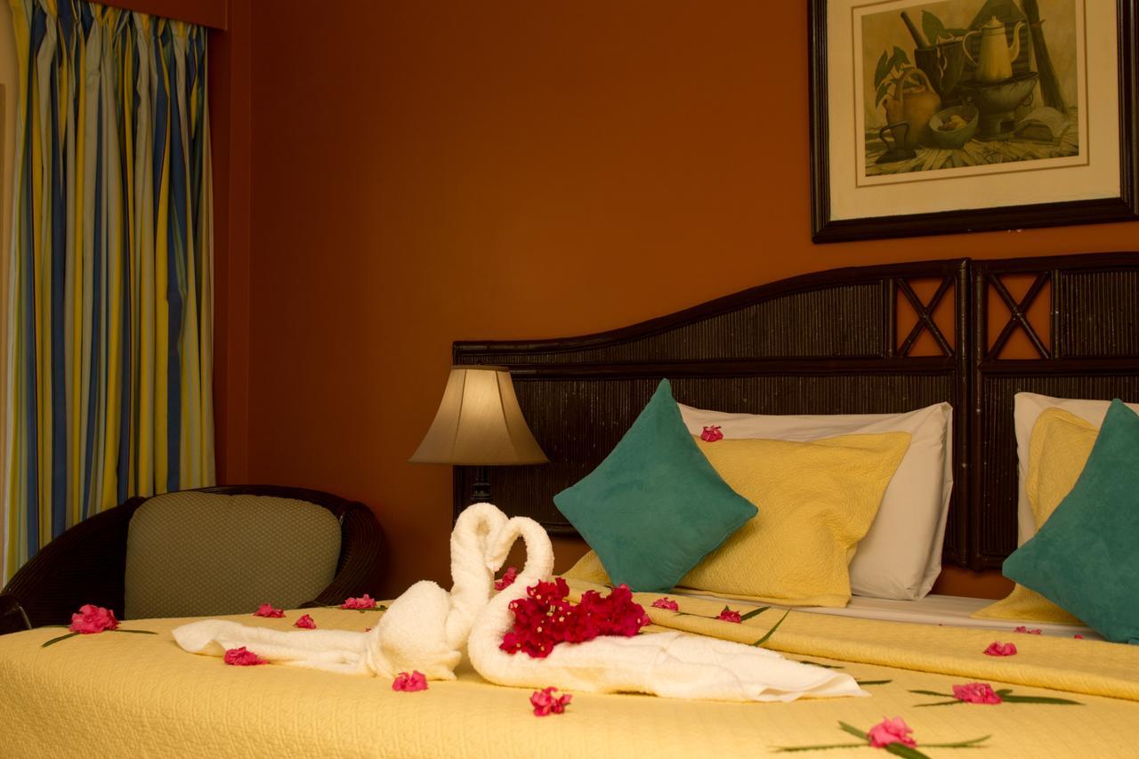 Tropikist Beach Hotel And Resort Crown Point Bagian luar foto