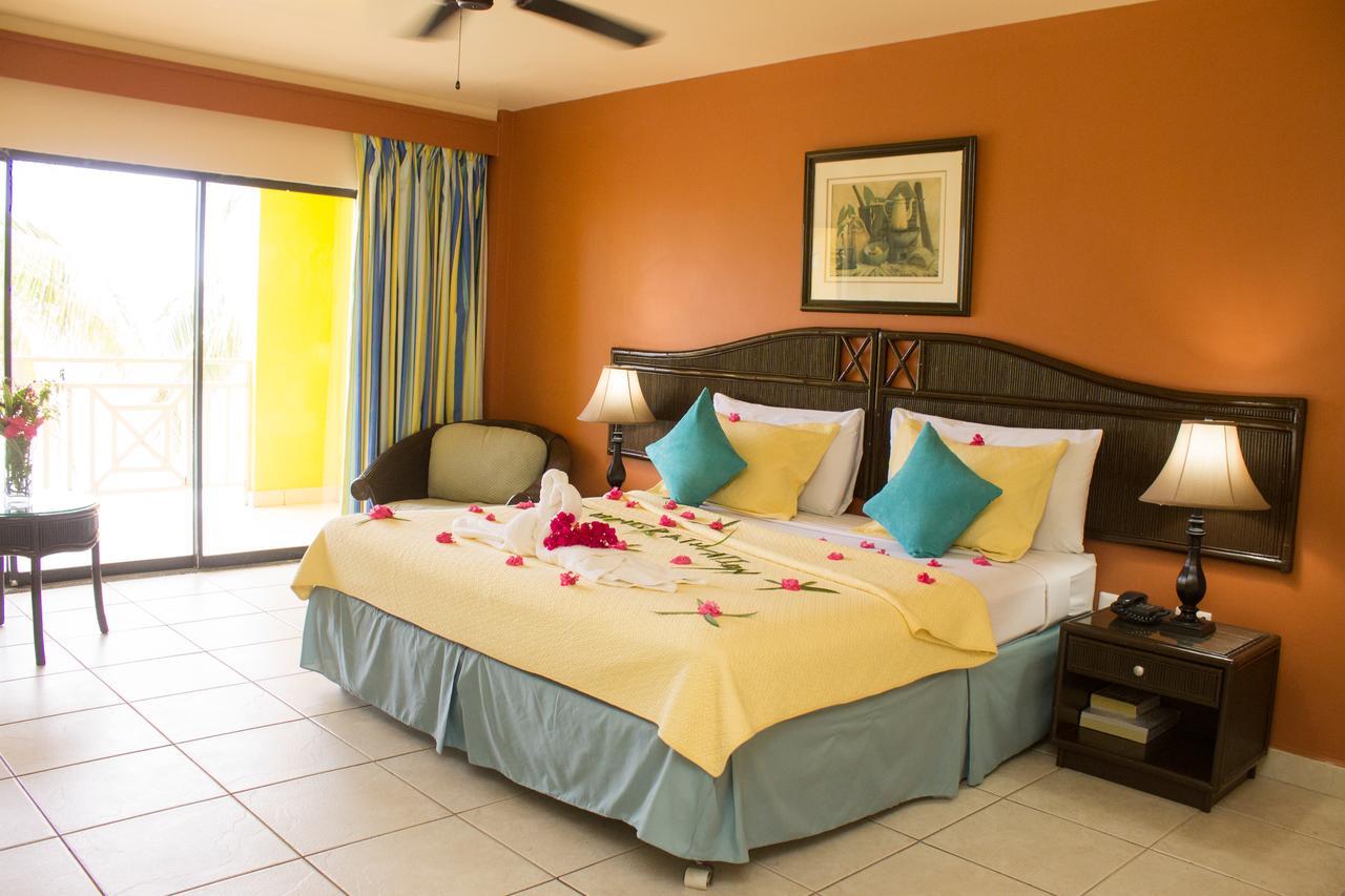 Tropikist Beach Hotel And Resort Crown Point Bagian luar foto
