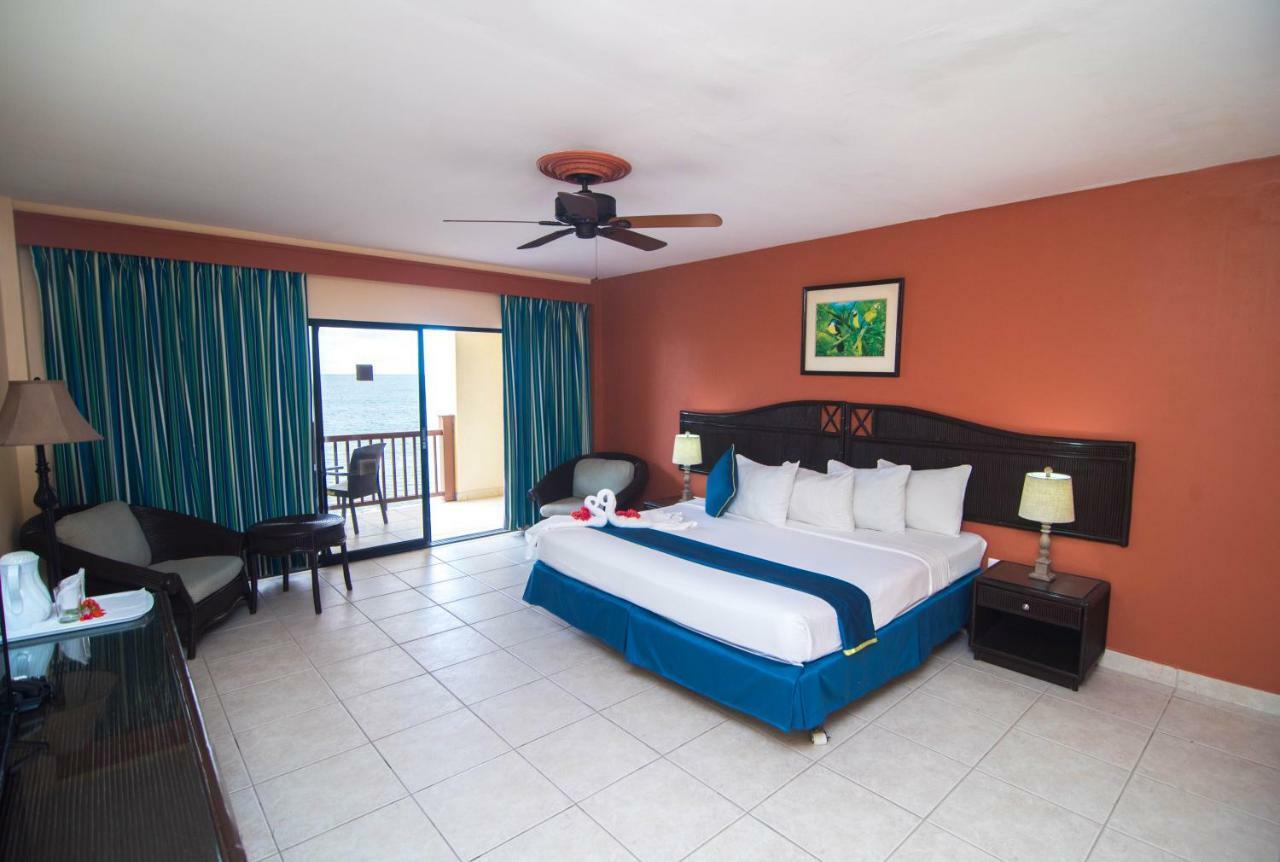 Tropikist Beach Hotel And Resort Crown Point Bagian luar foto