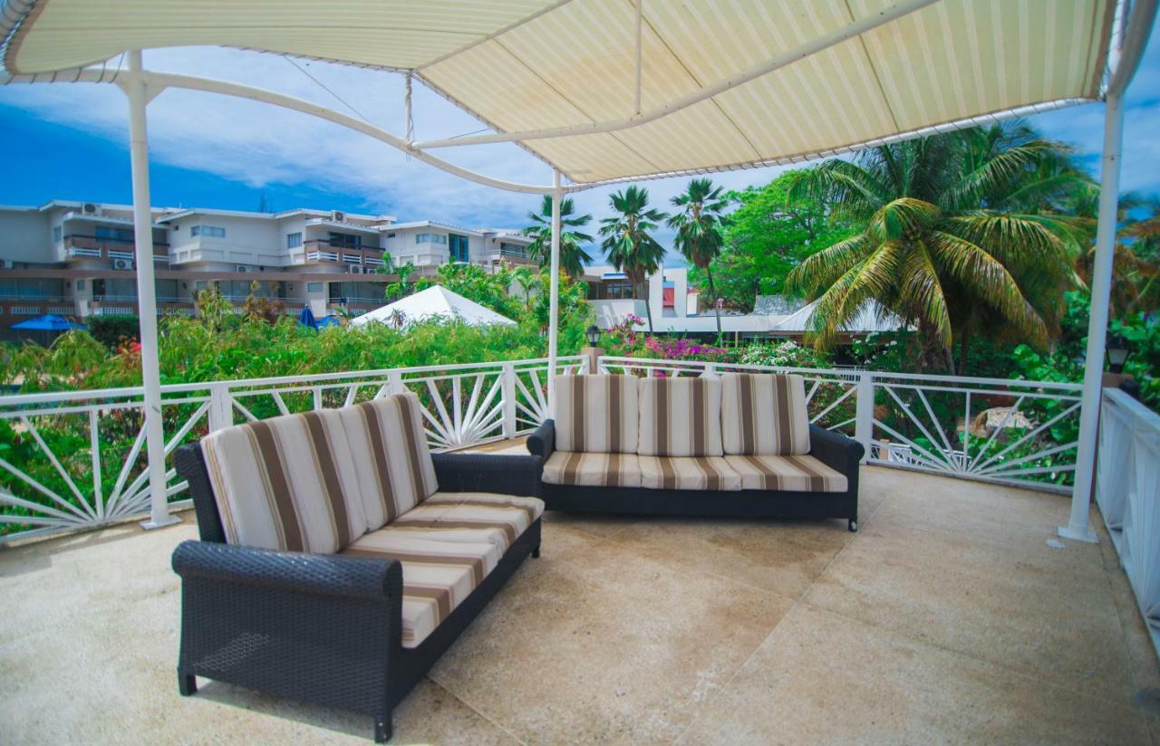 Tropikist Beach Hotel And Resort Crown Point Bagian luar foto