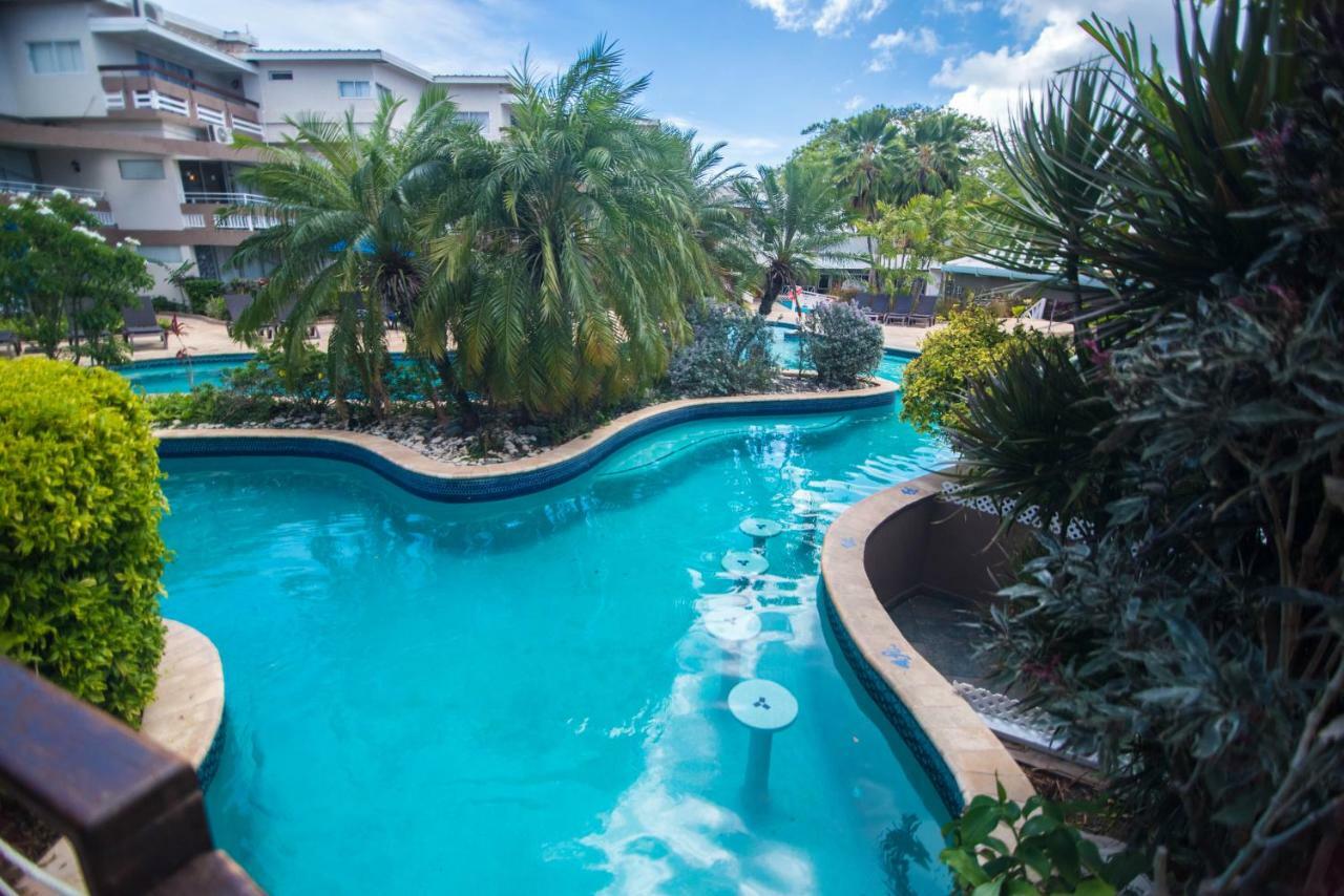 Tropikist Beach Hotel And Resort Crown Point Bagian luar foto